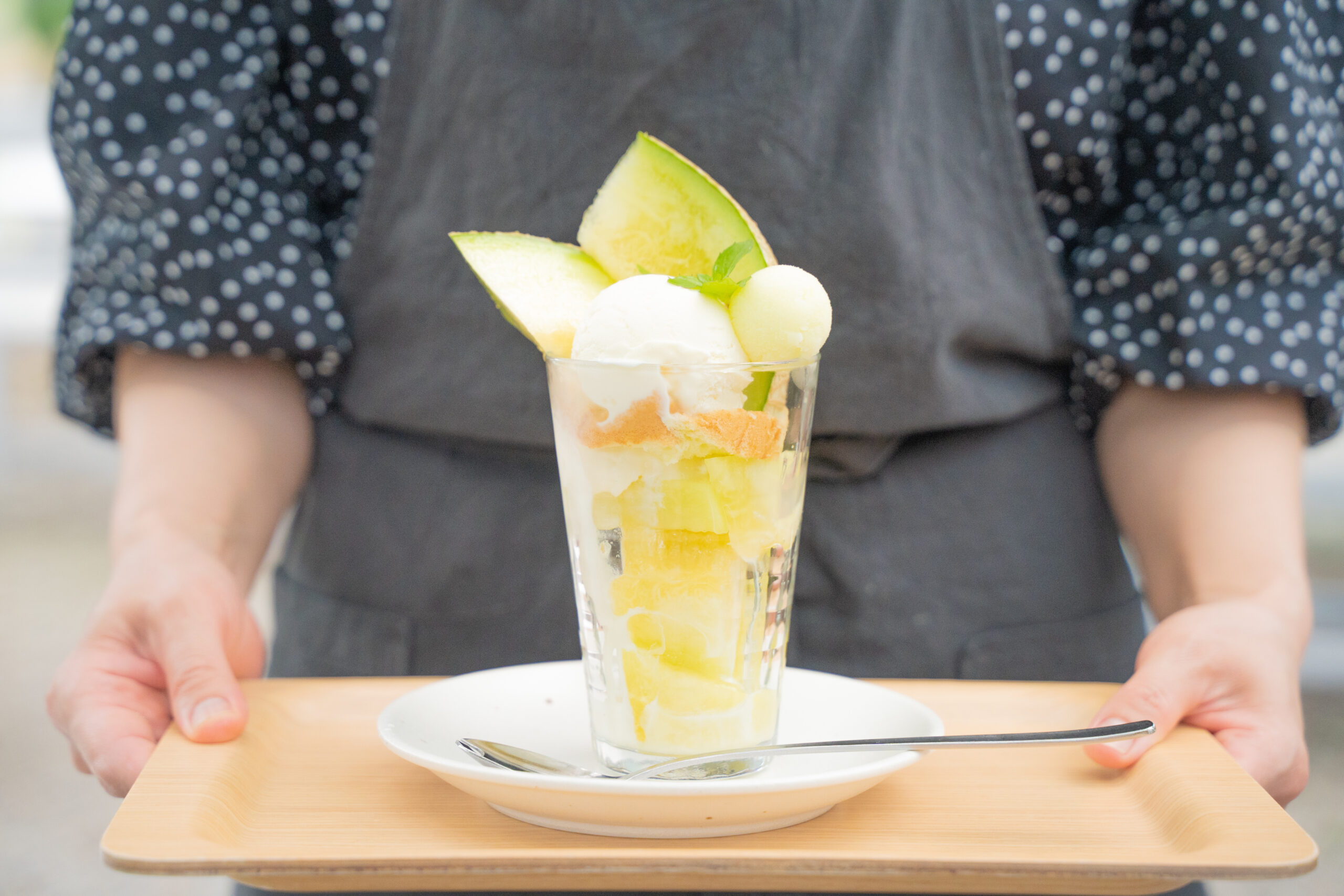 名倉メロン農場直営「fruit cafe NiJi」のメロンパフェが絶品！ ふじのくにパスポート